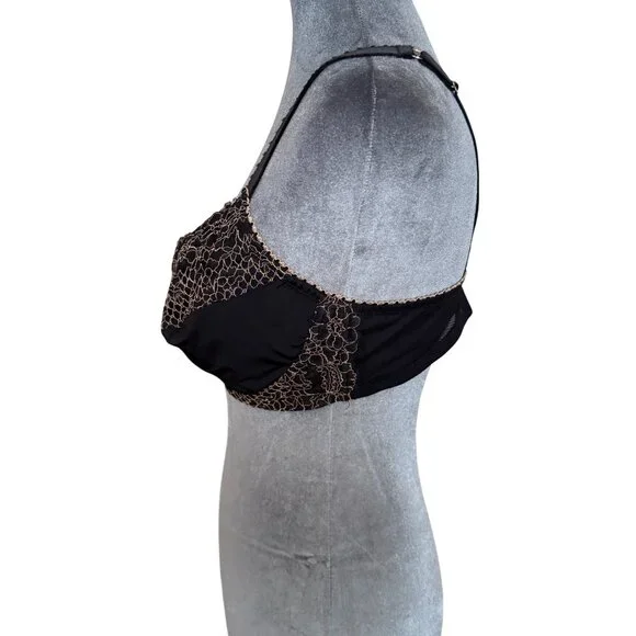 Amoena  Mastectomy Bra - Picture 3 of 5